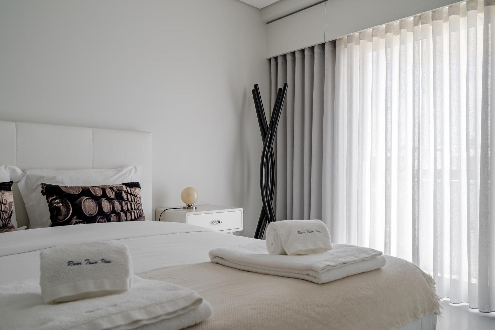 River Town View - Luxury Apartment With Jacuzzi On Terrace Viana do Castelo Bagian luar foto