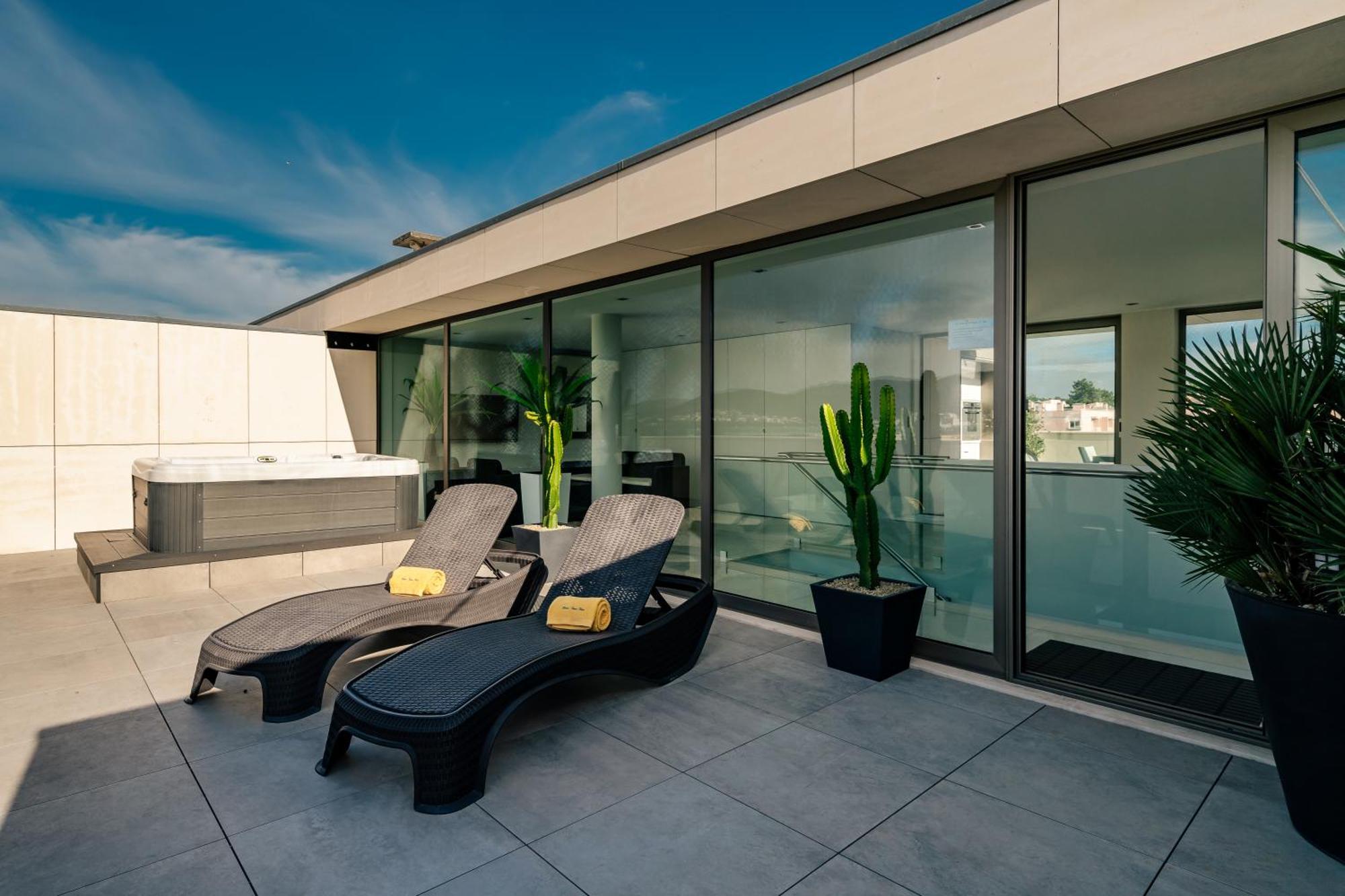 River Town View - Luxury Apartment With Jacuzzi On Terrace Viana do Castelo Bagian luar foto