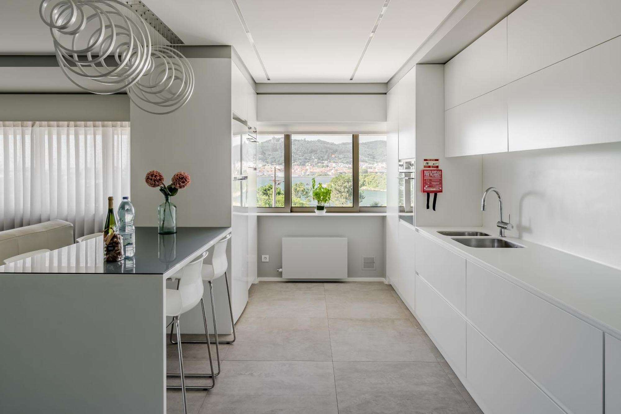 River Town View - Luxury Apartment With Jacuzzi On Terrace Viana do Castelo Bagian luar foto