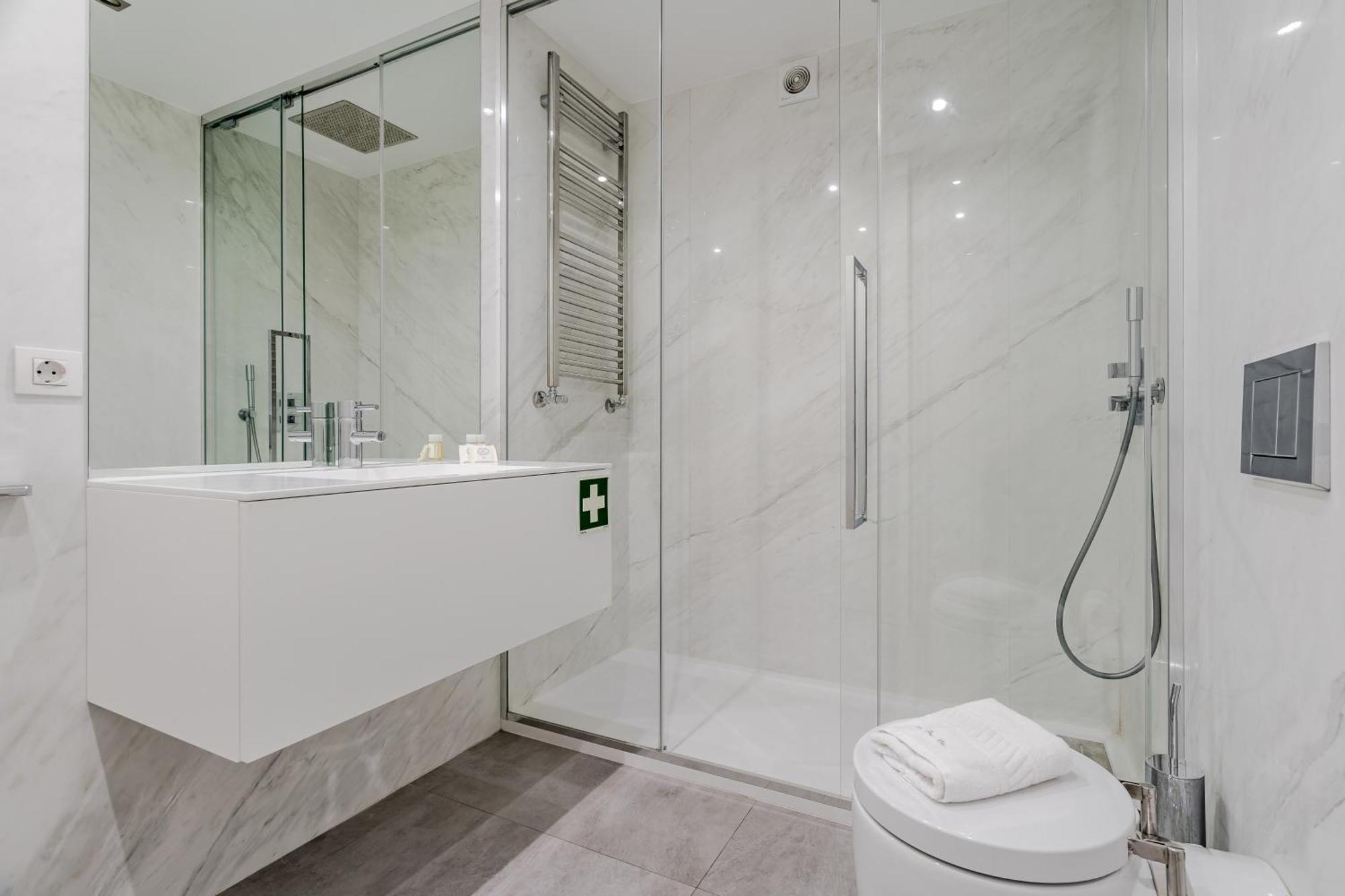 River Town View - Luxury Apartment With Jacuzzi On Terrace Viana do Castelo Bagian luar foto