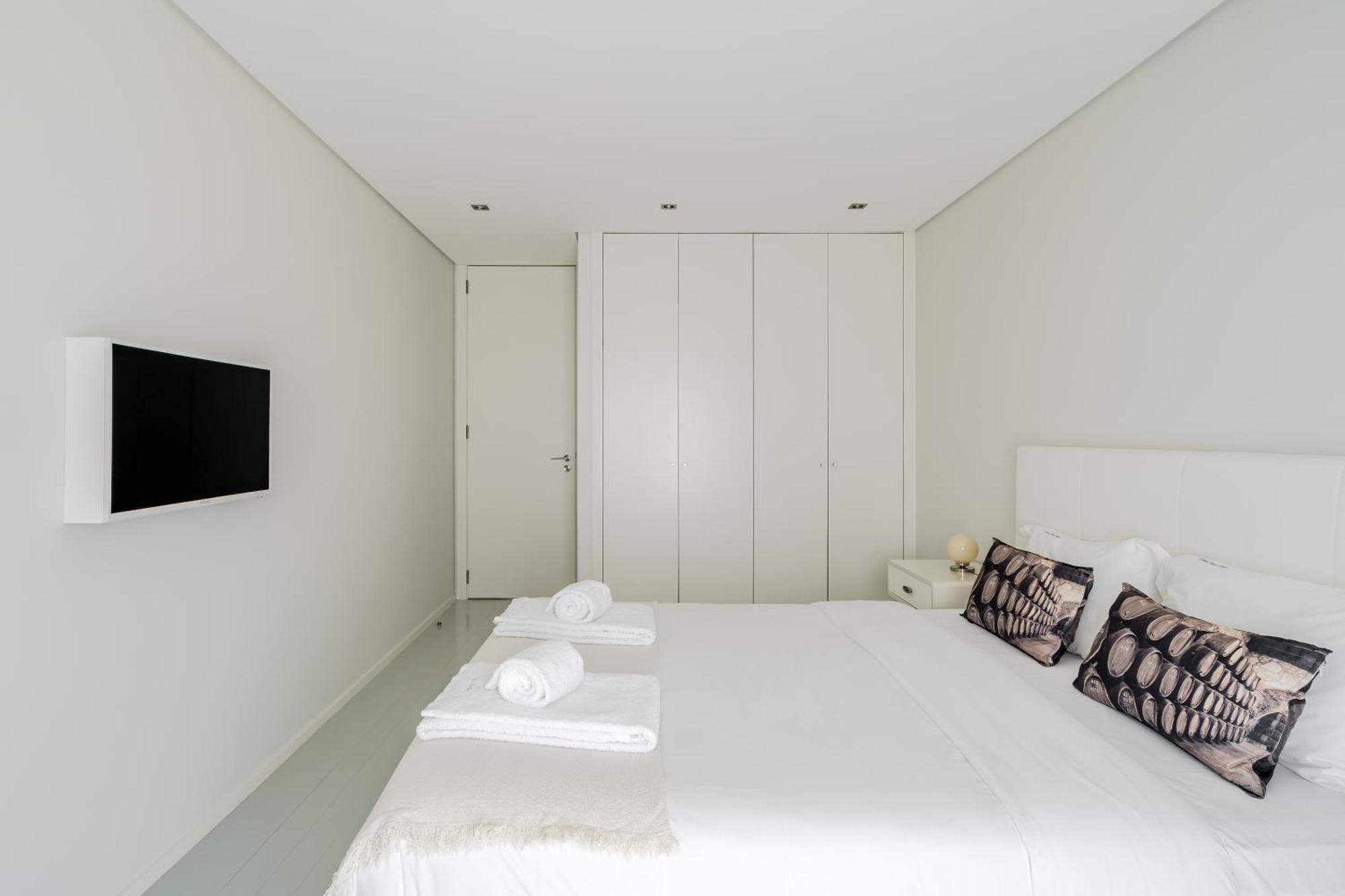 River Town View - Luxury Apartment With Jacuzzi On Terrace Viana do Castelo Bagian luar foto