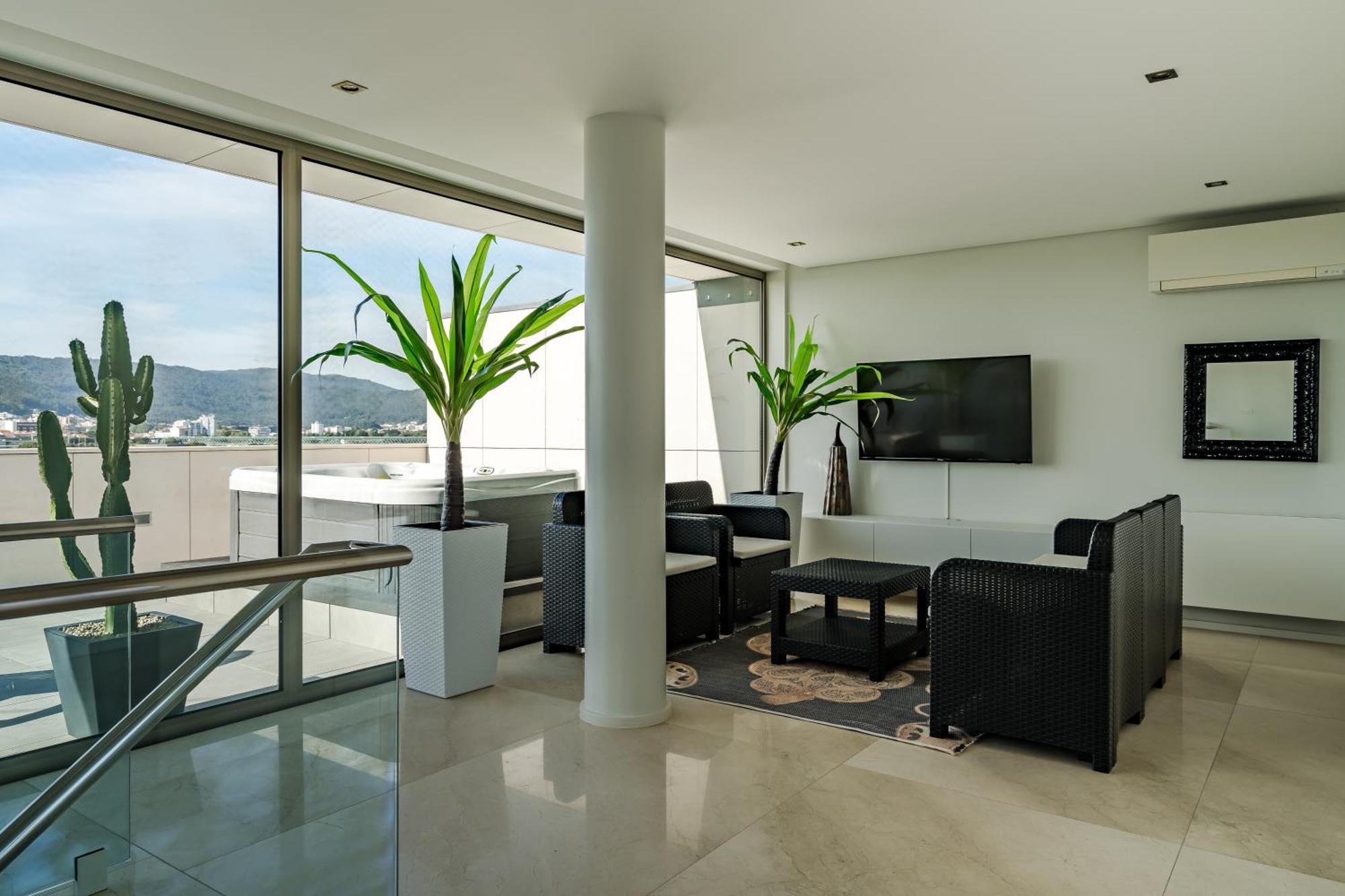River Town View - Luxury Apartment With Jacuzzi On Terrace Viana do Castelo Bagian luar foto