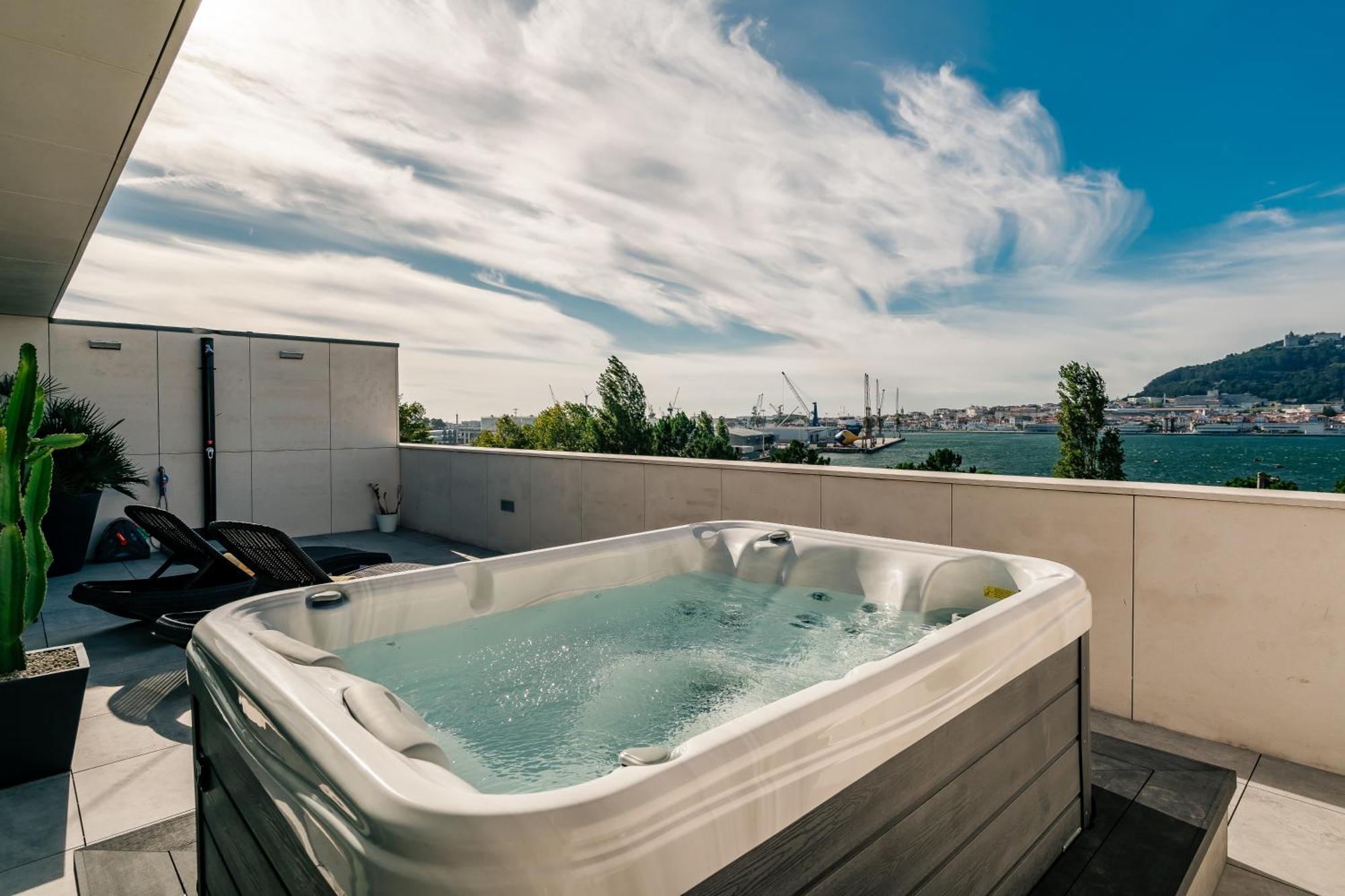 River Town View - Luxury Apartment With Jacuzzi On Terrace Viana do Castelo Bagian luar foto